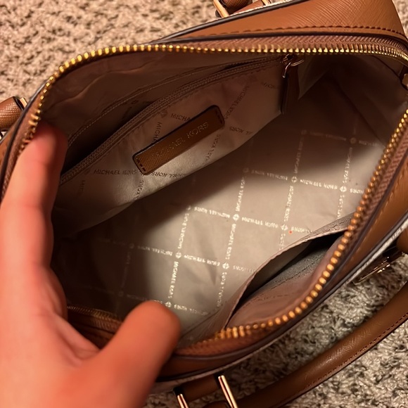 Micheal Kors  brown/cream purse - Picture 4 of 6